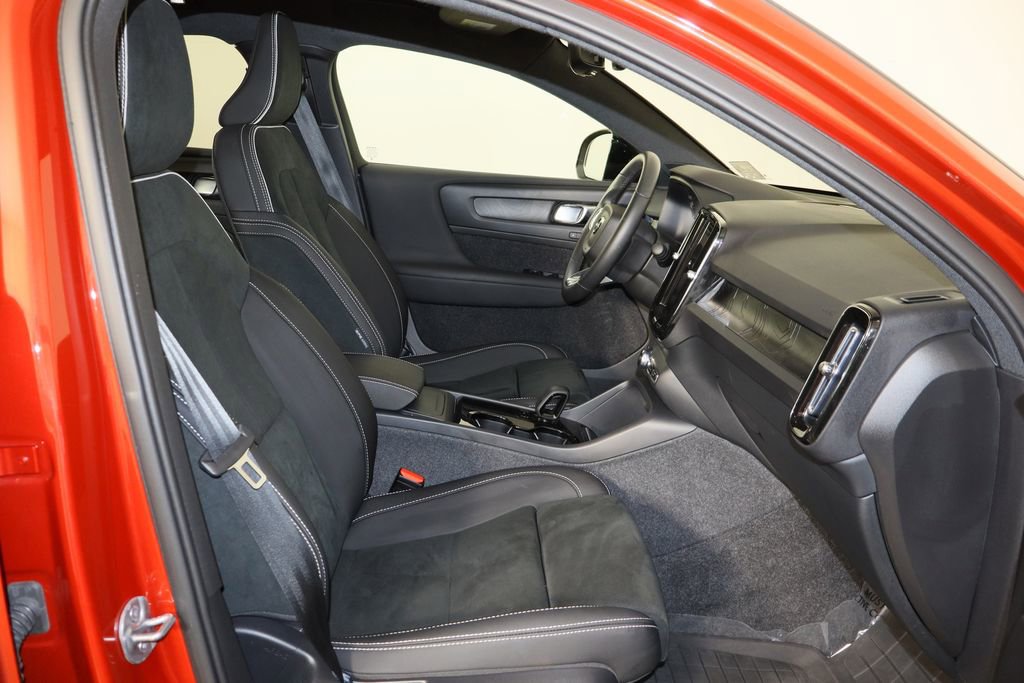 Used 2023 Volvo C40 P8 Recharge Plus w/ Protection Package Premier image 16