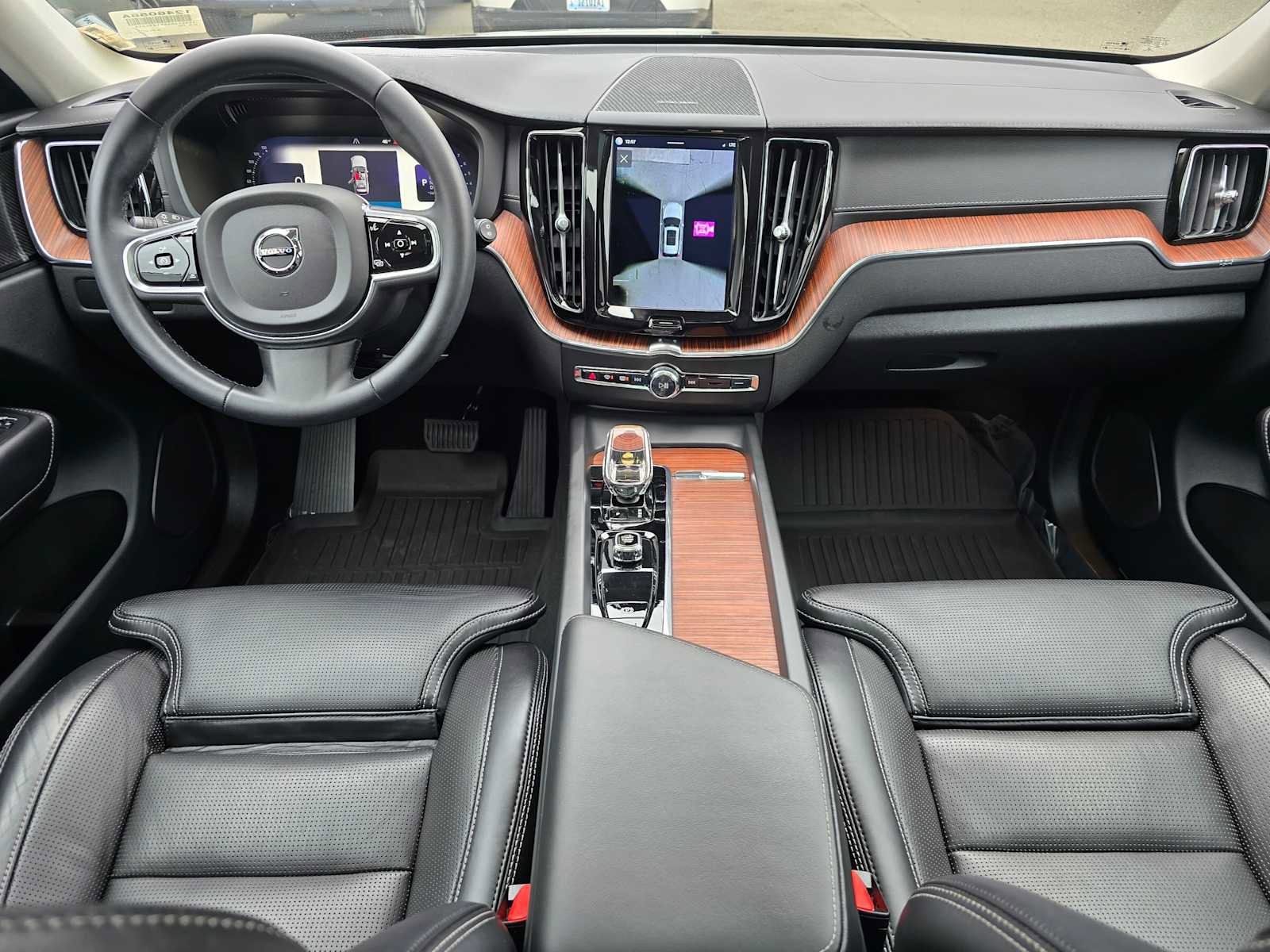 Certified 2023 Volvo XC60 B5 Ultimate w/ Climate Package image 19