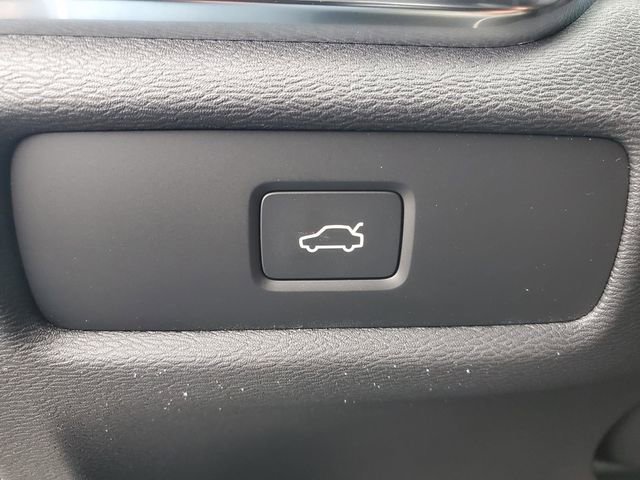 New 2026 Volvo V60 B5 Cross Country Ultra w/ Protection Package Premier image 16