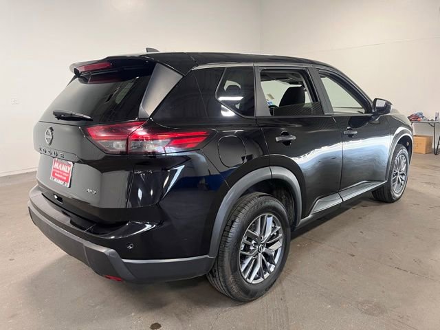 Used 2024 Nissan Rogue S image 3