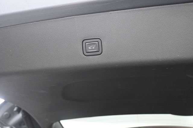 Used 2021 Chevrolet Traverse LT FWD image 35