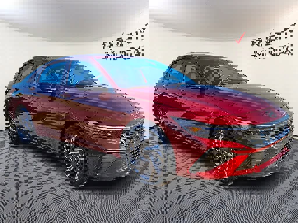 Used 2025 Hyundai Elantra Sport image 3