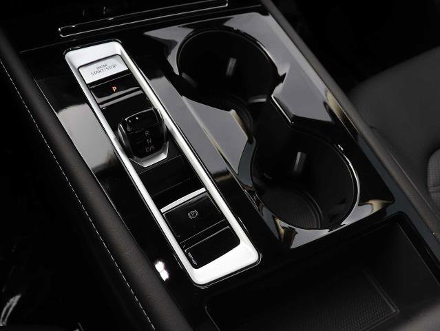 Used 2025 Volkswagen Atlas SE image 36