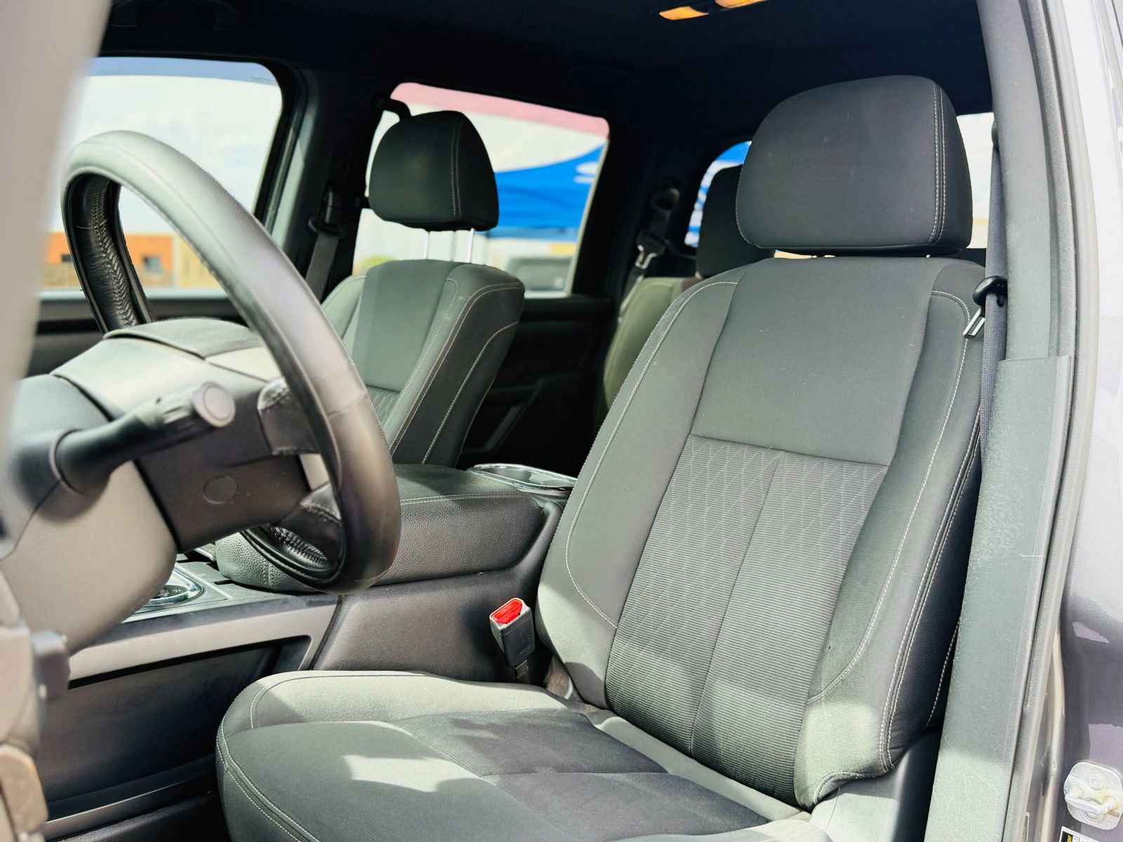 Used 2019 Nissan Titan SV w/ SV Convenience Package AWD/4WD image 14