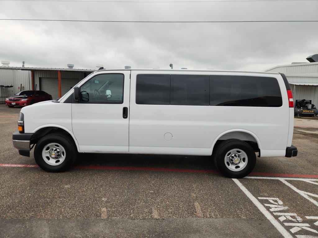 Used 2025 Chevrolet Express 2500 LT w/ LT Preferred Equipment Group RWD image 4
