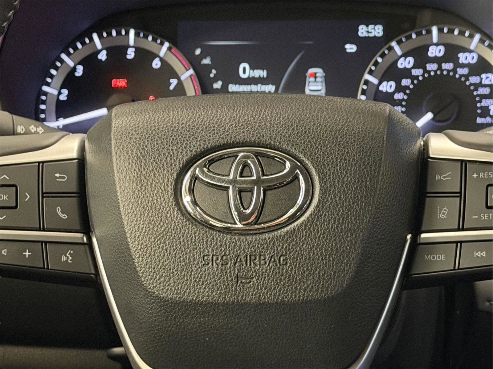 Used 2023 Toyota Highlander XLE AWD/4WD image 34