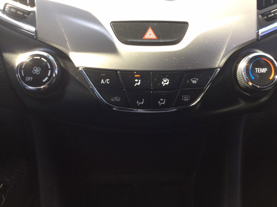 Used 2017 Chevrolet Cruze LS FWD image 28