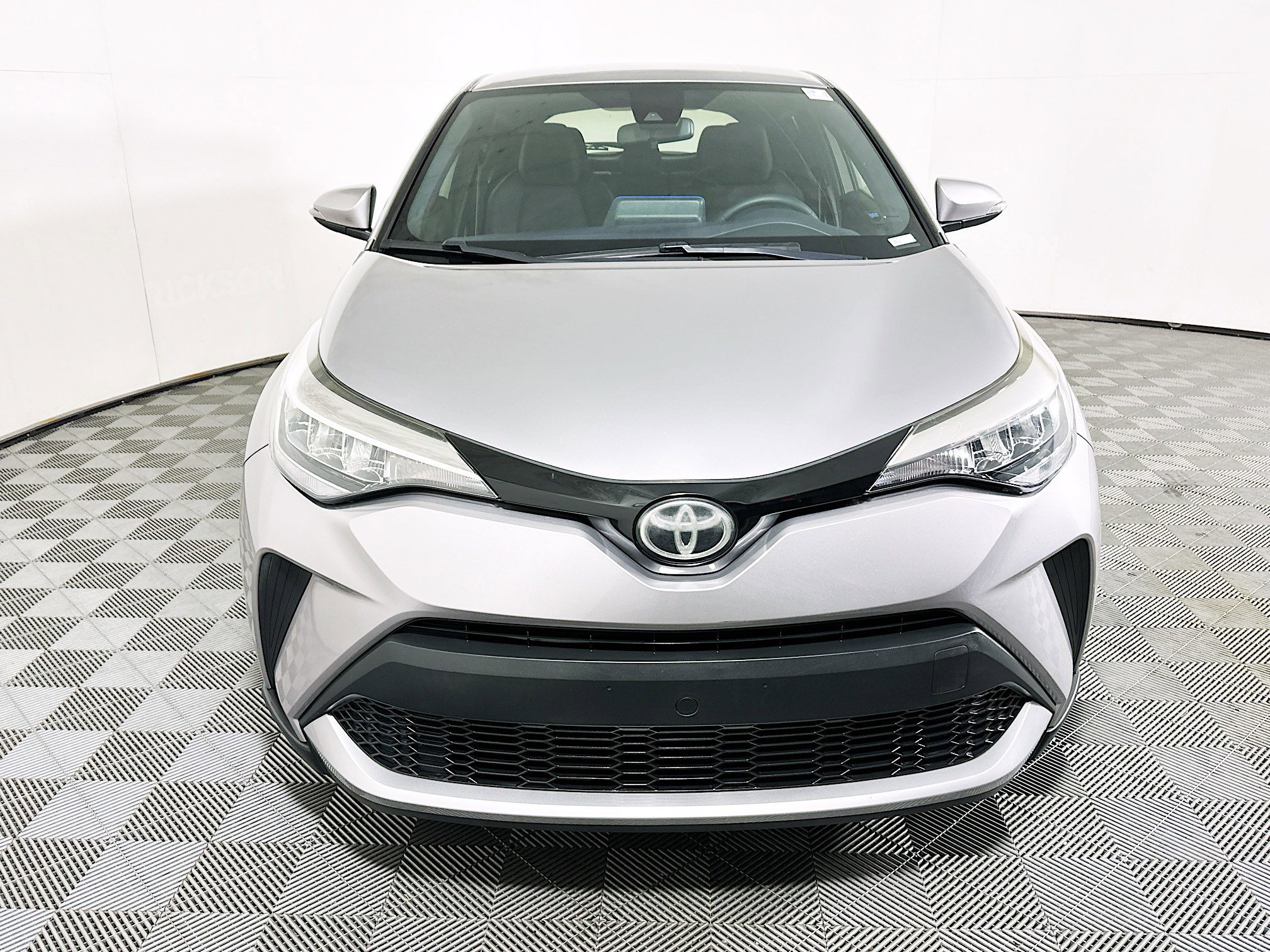 Used 2020 Toyota C-HR XLE FWD image 8