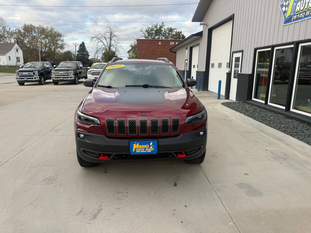 Used 2019 Jeep Cherokee Trailhawk image 2