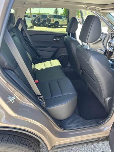 Used 2025 Nissan Rogue SL w/ Tech Package AWD/4WD image 14