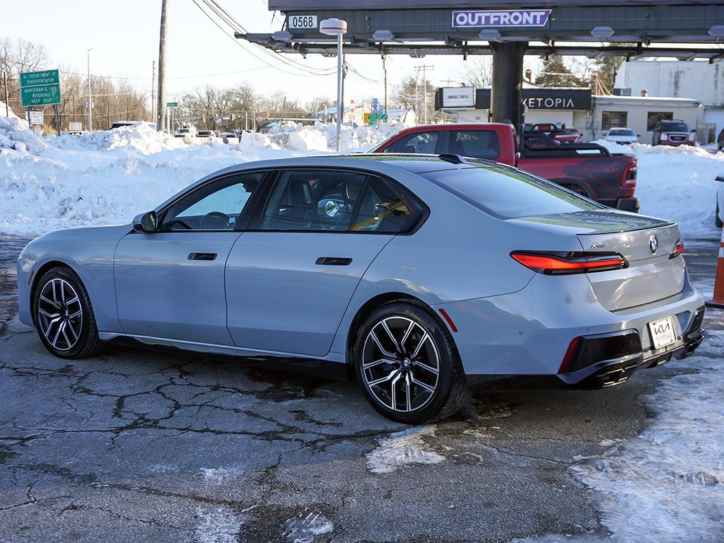 Used 2023 BMW 760i xDrive w/ Parking Assistance Package image 14