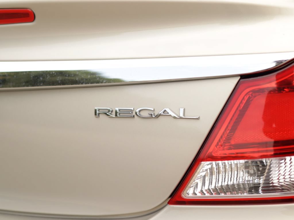 Used 2012 Buick Regal Leather FWD image 28