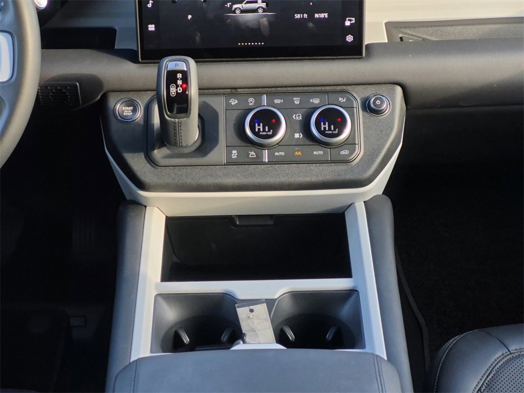 Used 2025 Land Rover Defender 110 S image 10