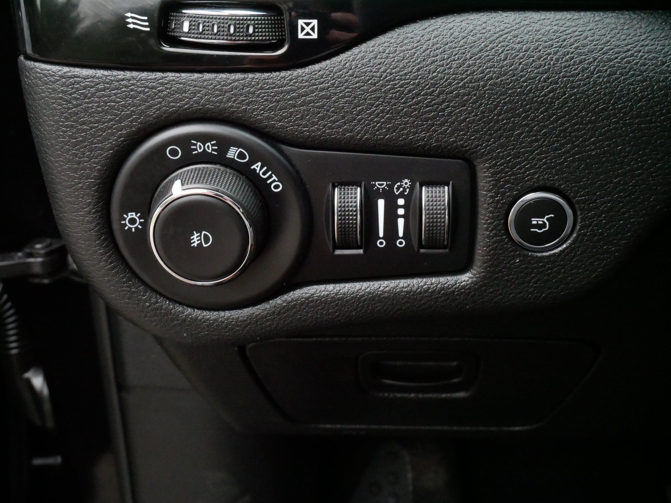 Used 2023 Jeep Cherokee Altitude Lux AWD/4WD image 27
