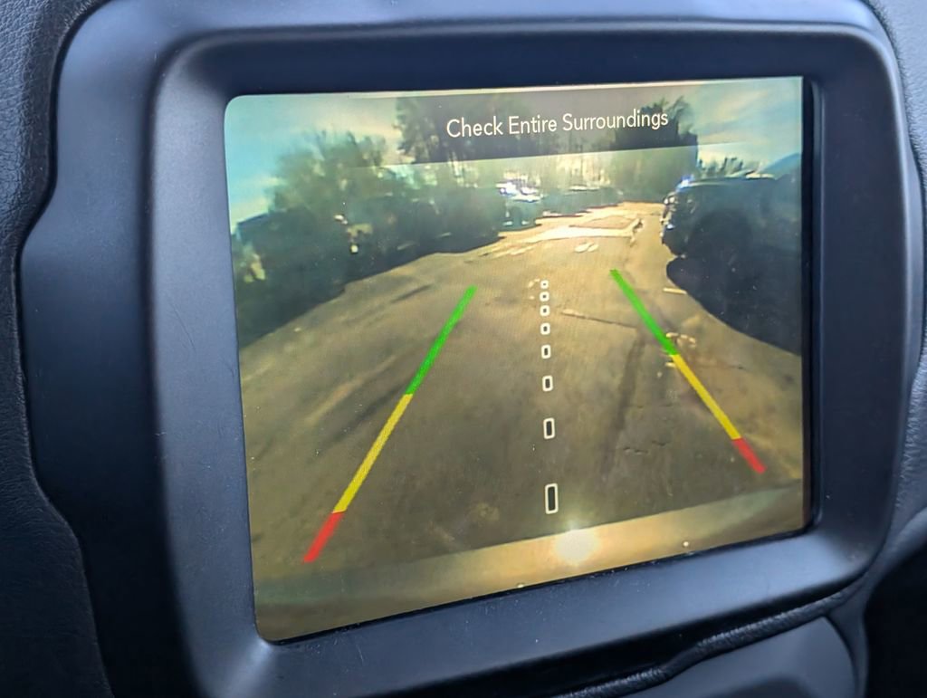 Used 2018 Jeep Renegade Latitude w/ UConnect 8.4 Nav Group image 19