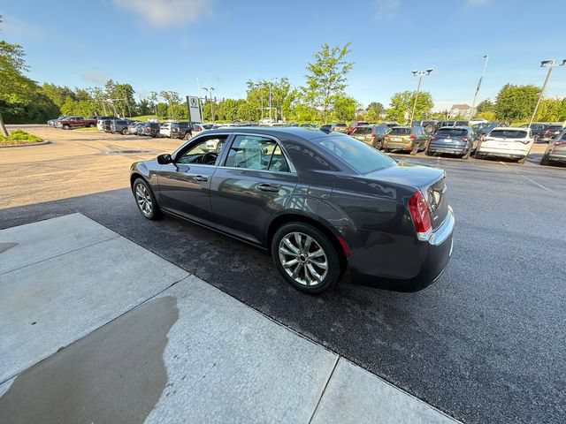 Used 2017 Chrysler 300 Limited AWD/4WD image 4