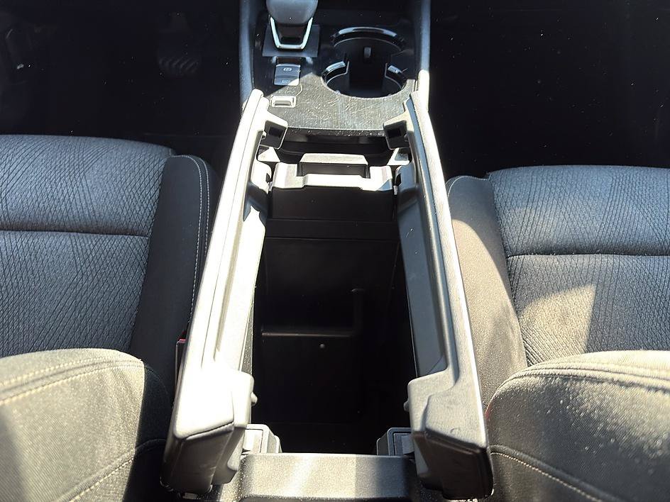 Certified 2025 Nissan Rogue SV FWD image 34
