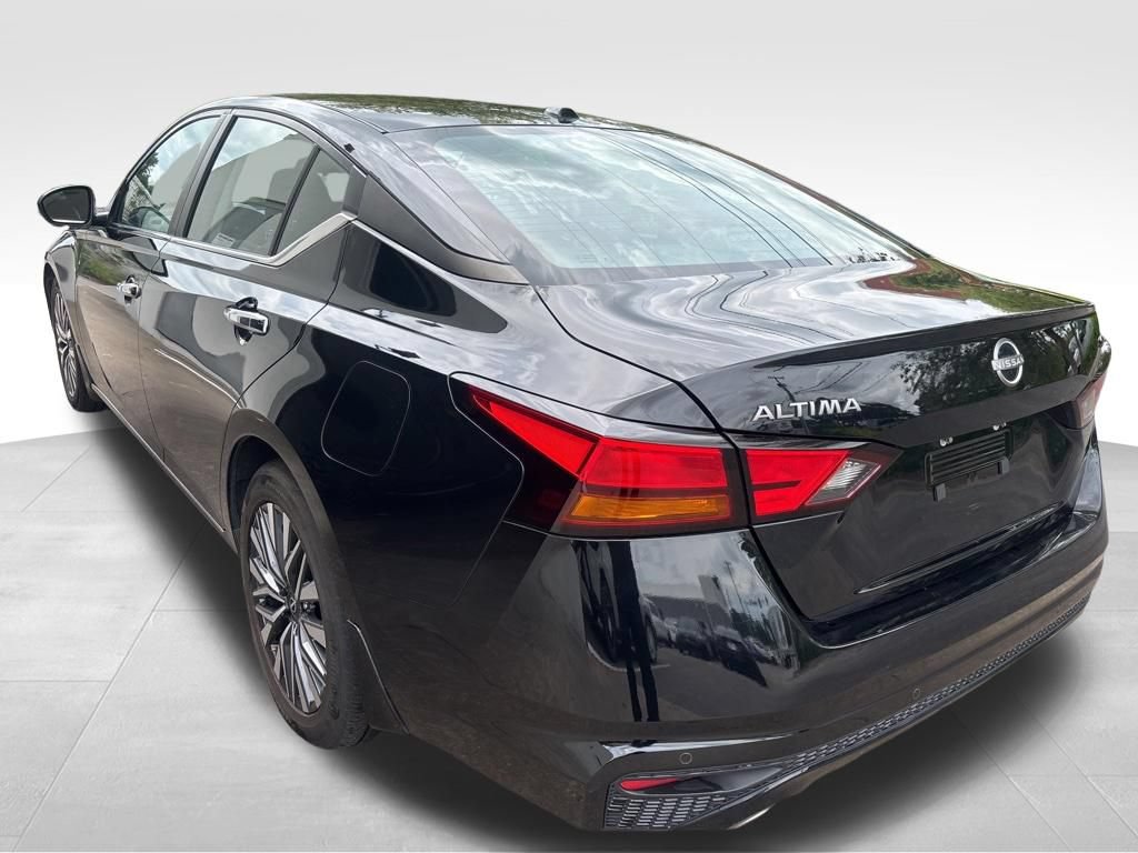 Used 2024 Nissan Altima 2.5 SV w/ SV Premium Package FWD image 4