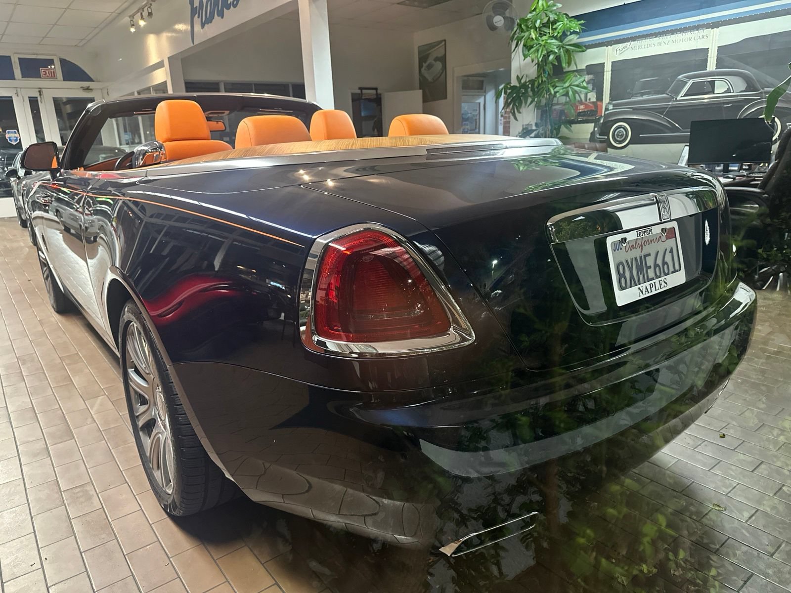Used 2016 Rolls-Royce Dawn RWD image 3