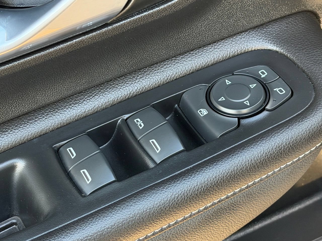 Used 2022 GMC Terrain SLE w/ Driver Convenience Package FWD image 28