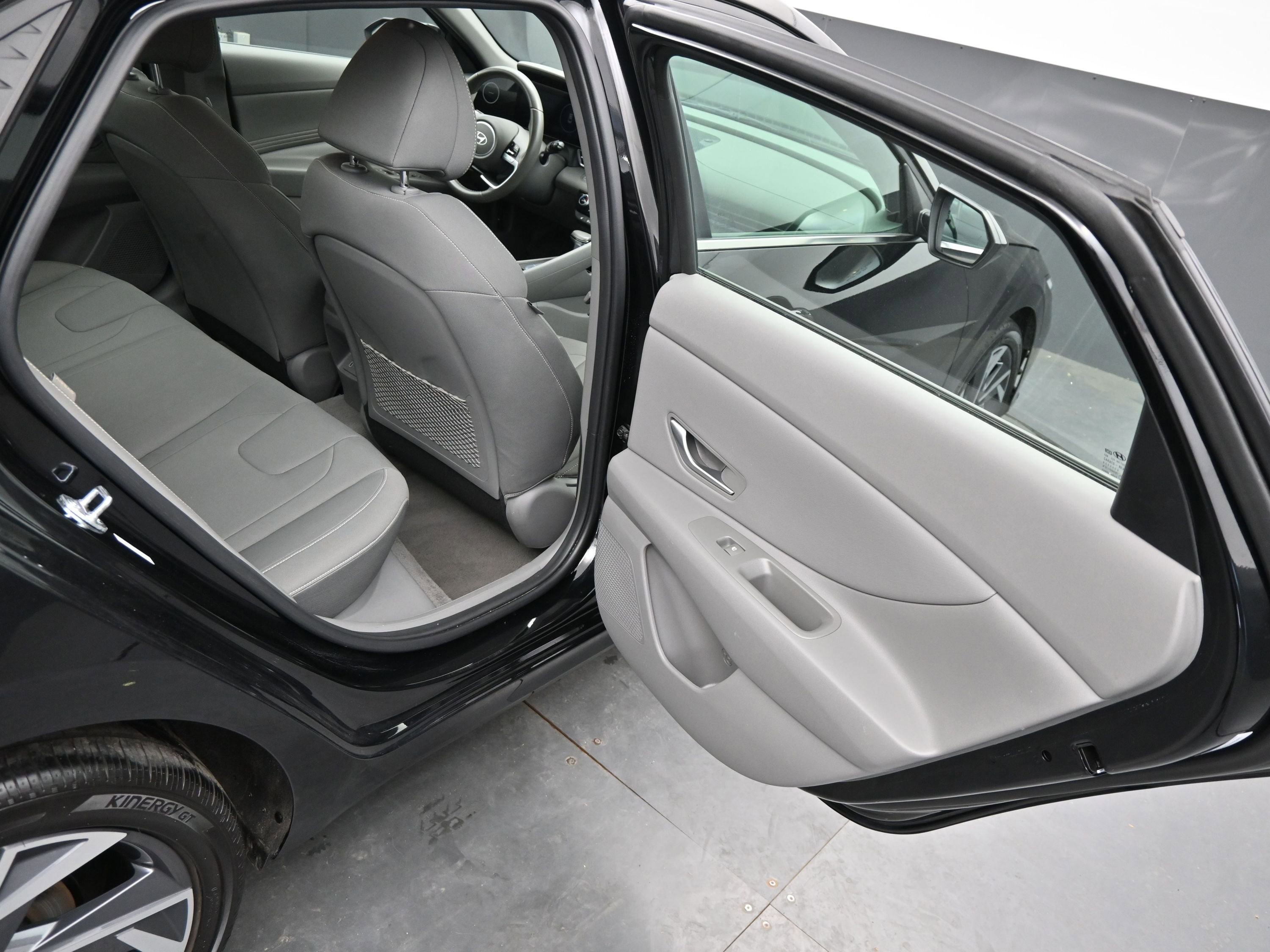 Used 2025 Hyundai Elantra SEL image 12