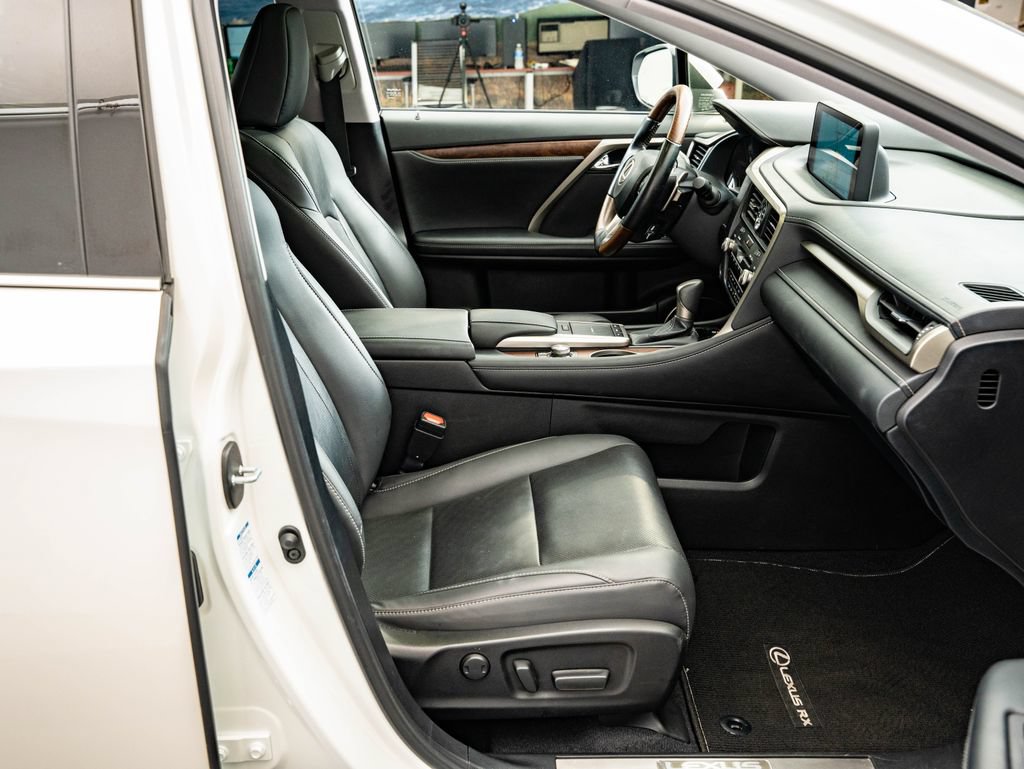 Used 2022 Lexus RX 350L Premium w/ Premium Package AWD/4WD image 25