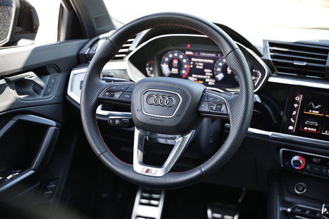 Certified 2025 Audi Q3 2.0T Premium Plus w/ Premium Plus Package AWD/4WD image 28