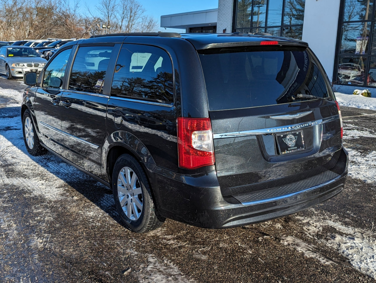 Used 2013 Chrysler Town & Country Touring image 10