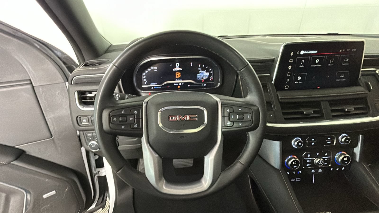 Used 2023 GMC Yukon SLT w/ SLT Premium Package AWD/4WD image 17