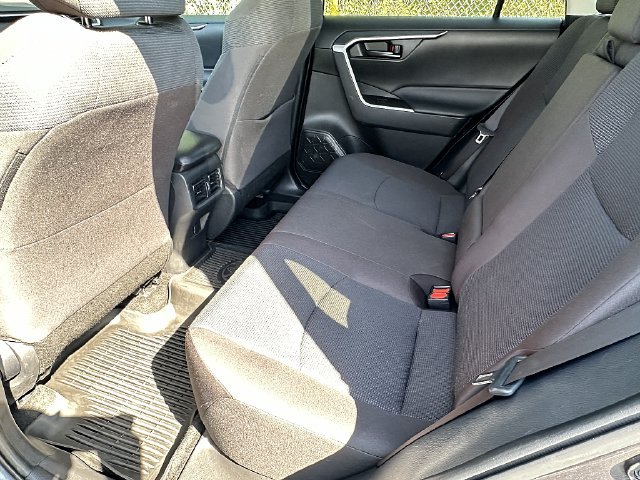 Used 2022 Toyota RAV4 LE FWD image 16