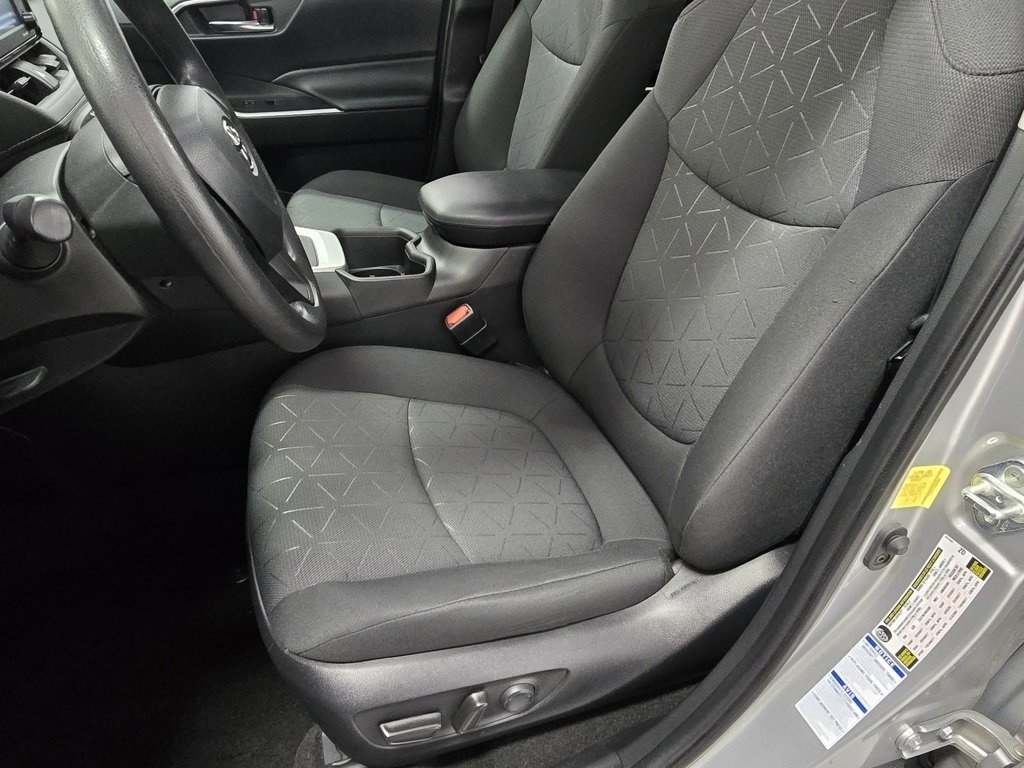 Used 2022 Toyota RAV4 XLE image 21