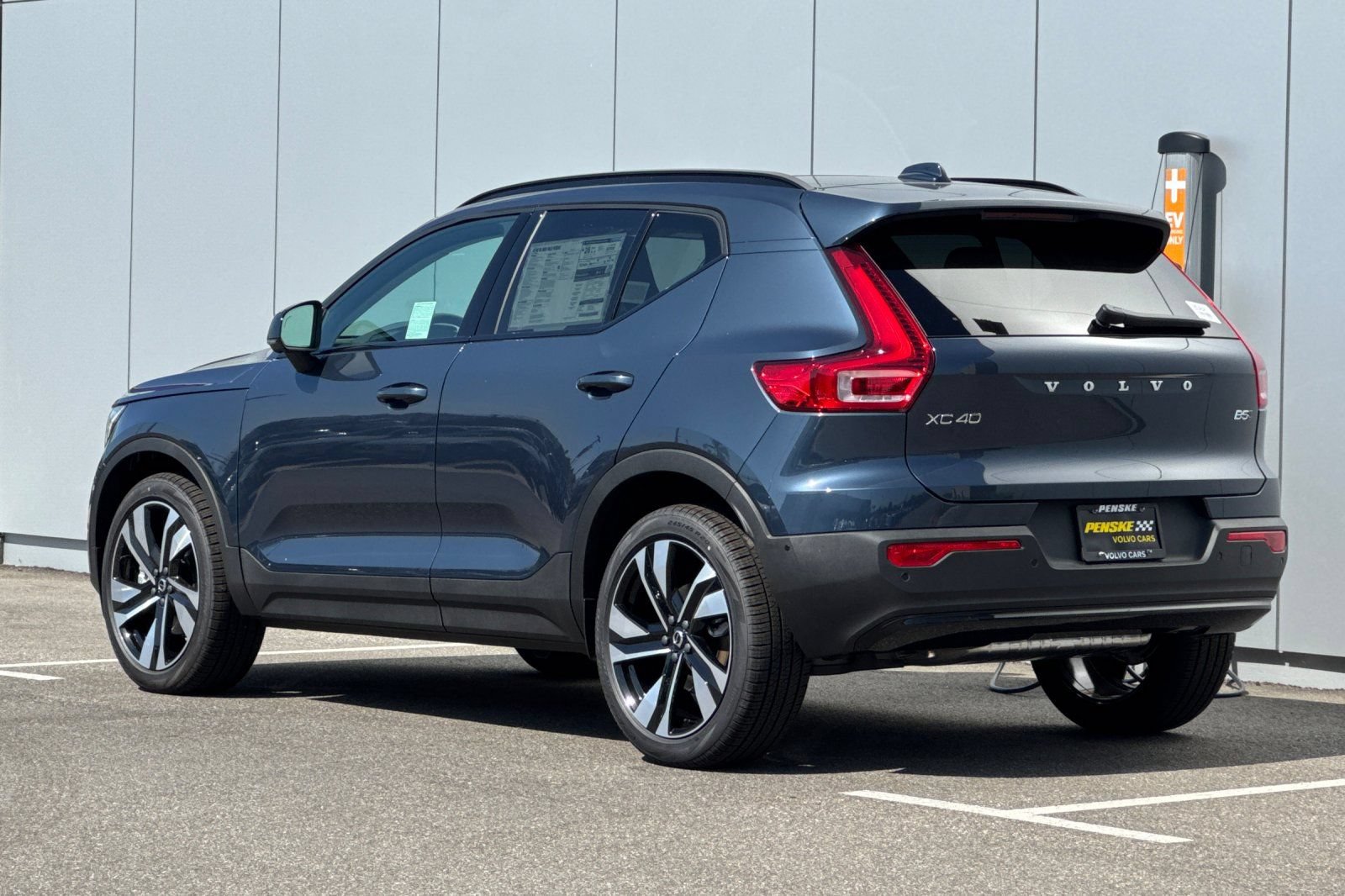 New 2026 Volvo XC40 B5 Ultra w/ Protection Package Premier AWD/4WD image 3