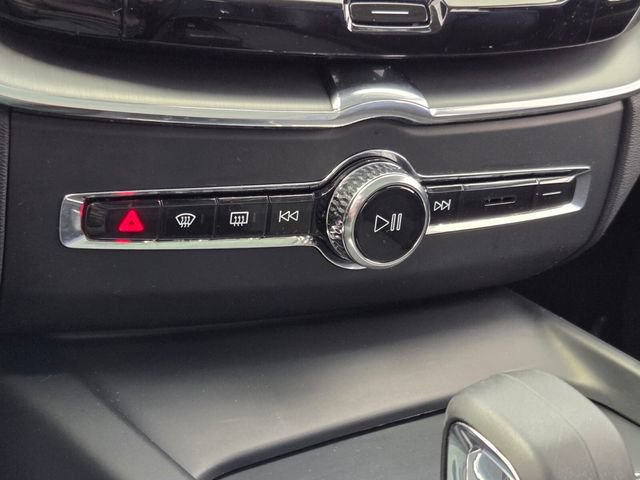 Certified 2023 Volvo XC60 B5 Core w/ Climate Package image 31