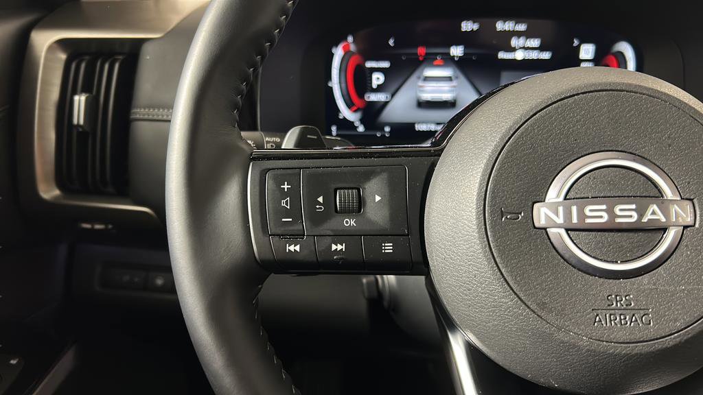 Used 2025 Nissan Pathfinder Platinum image 33