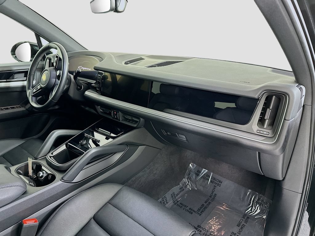 Certified 2024 Porsche Cayenne AWD/4WD image 31