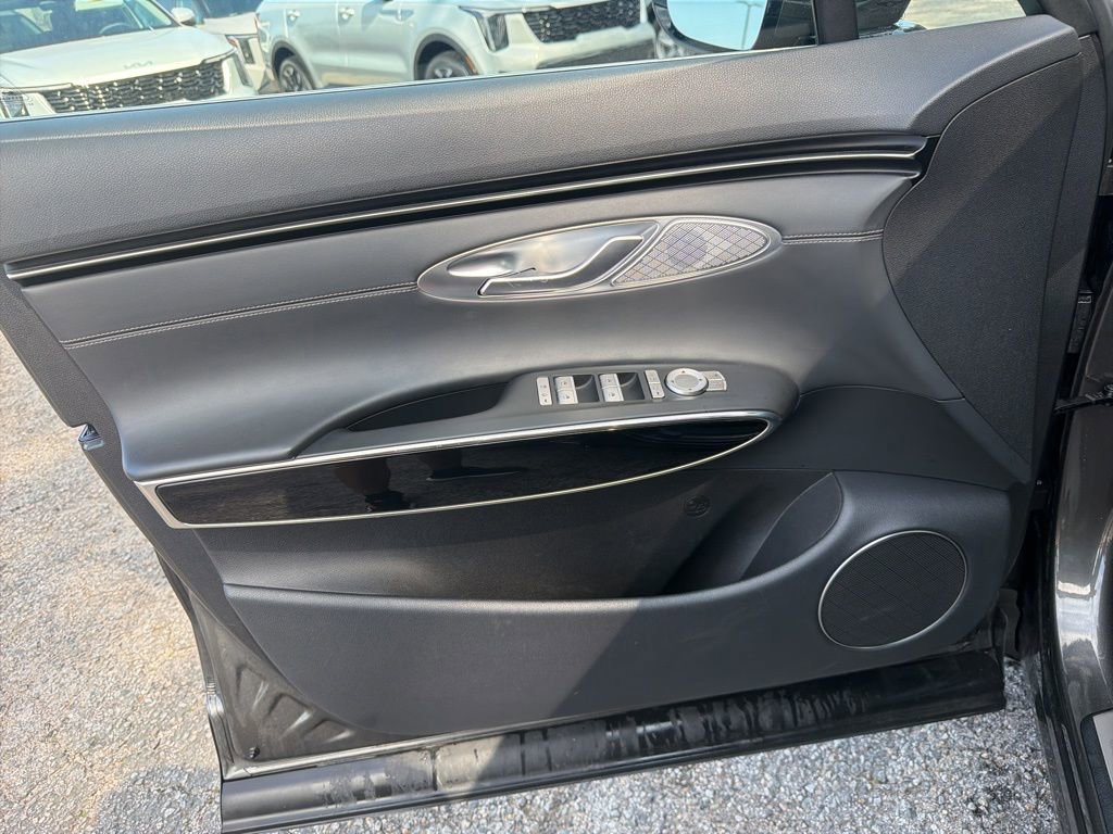 Used 2025 Genesis GV70 2.5T AWD/4WD image 12