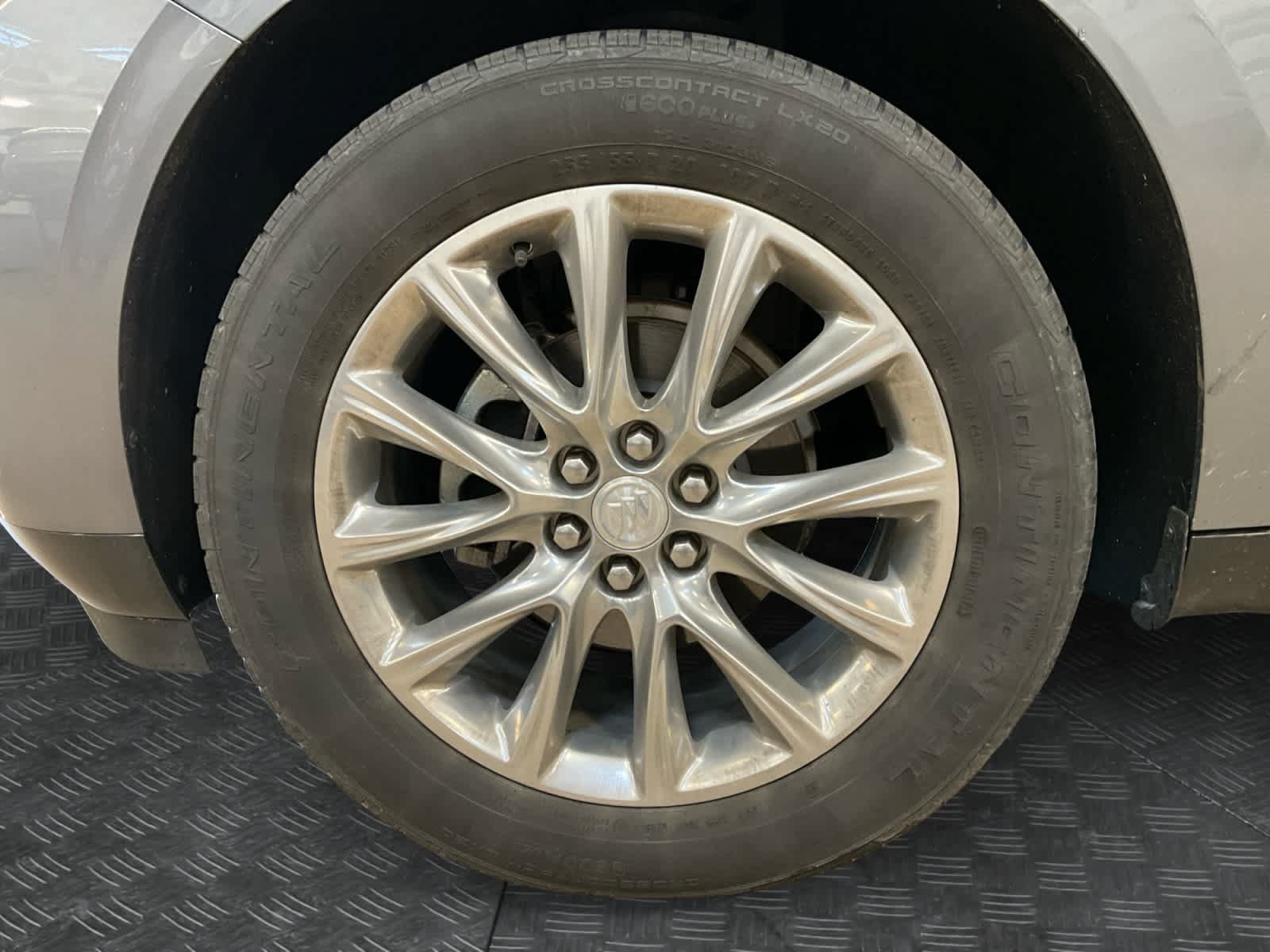 Used 2020 Buick Enclave Premium w/ LPO, Luxury Package FWD image 19