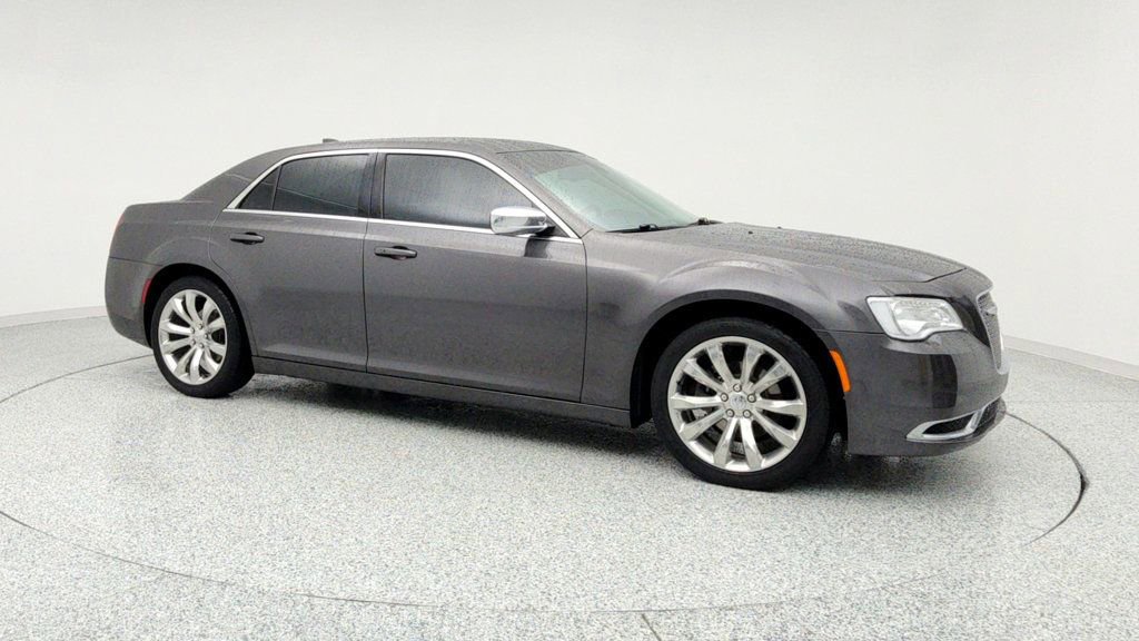 Used 2021 Chrysler 300 Touring w/ Chrome Appearance Package image 3