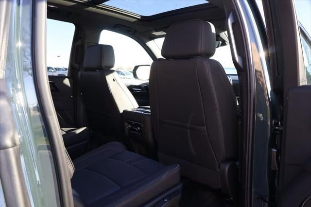 New 2026 Chevrolet Suburban RST image 42