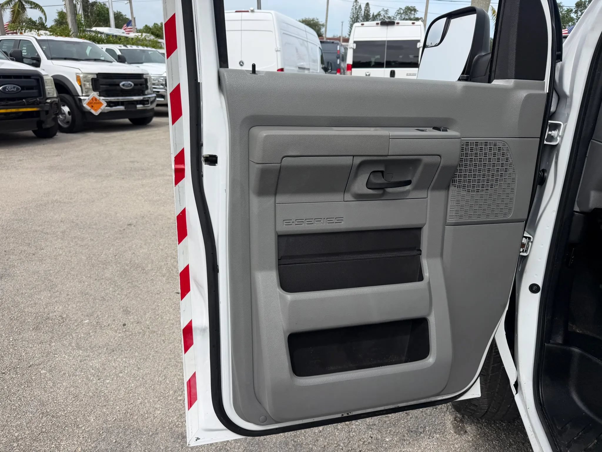 Used 2014 Ford E-250 and Econoline 250 Extended w/ Power Group RWD image 10