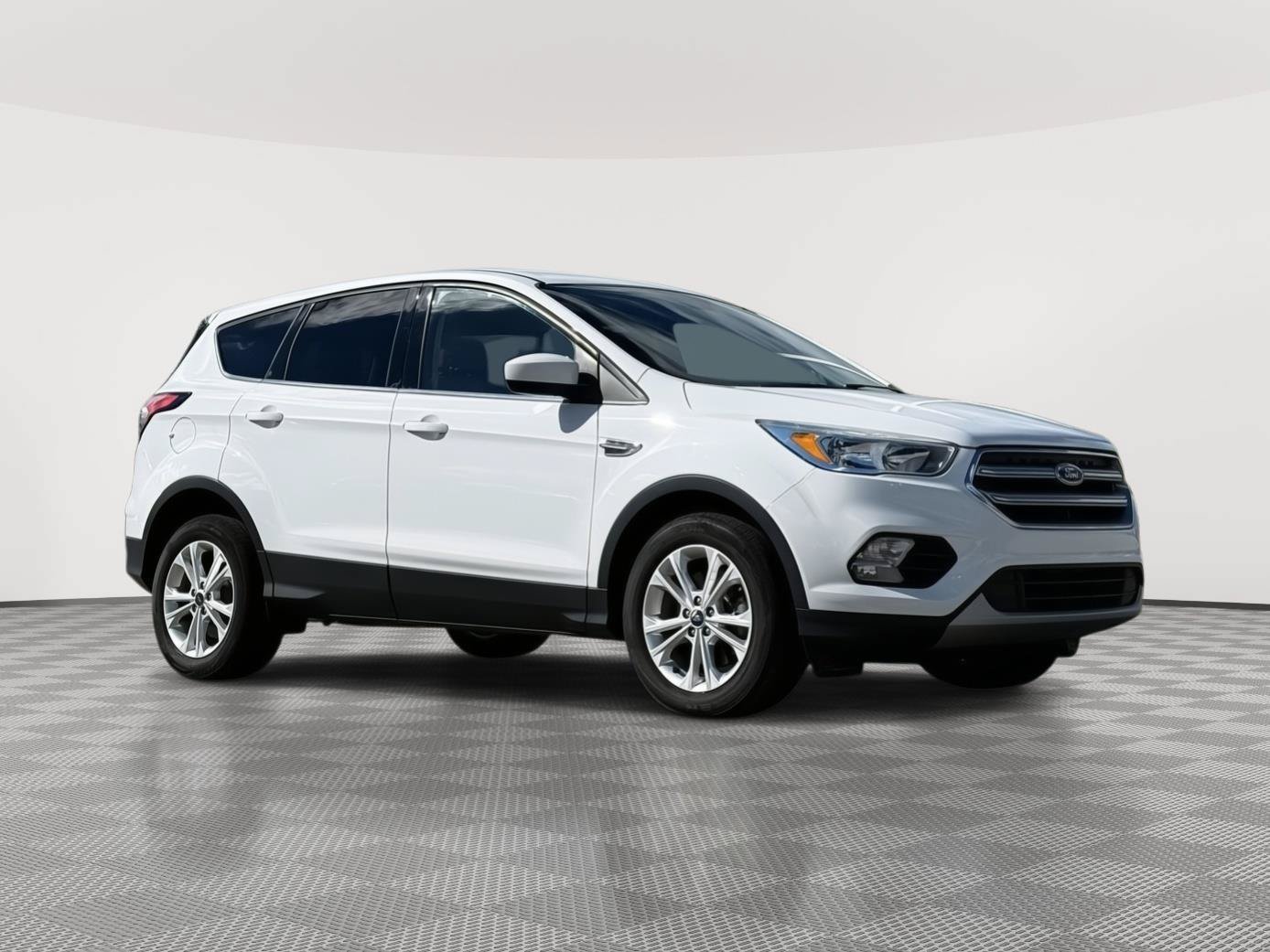 Used 2017 Ford Escape SE AWD/4WD image 1