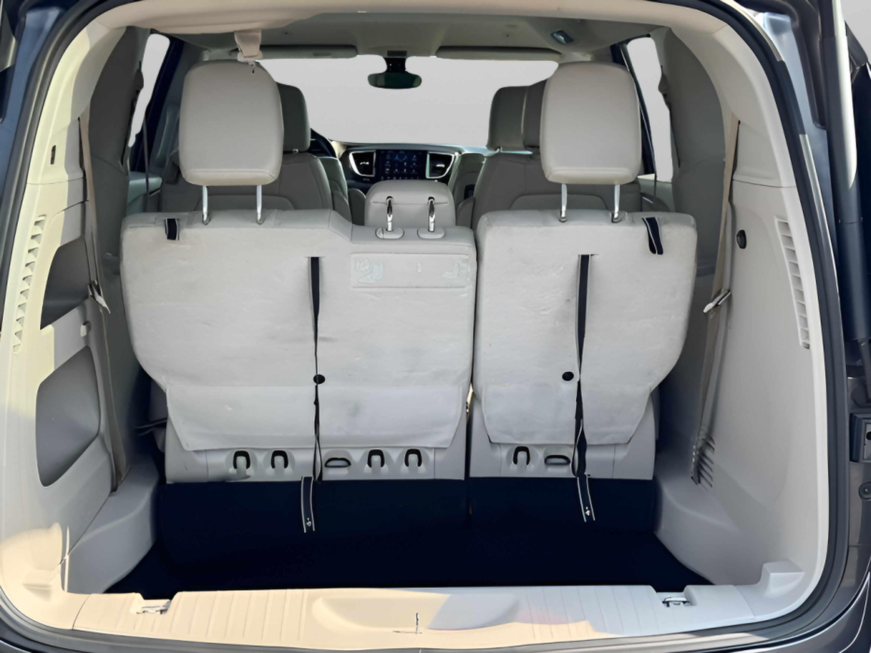 Used 2018 Chrysler Pacifica Touring-L Plus FWD image 9