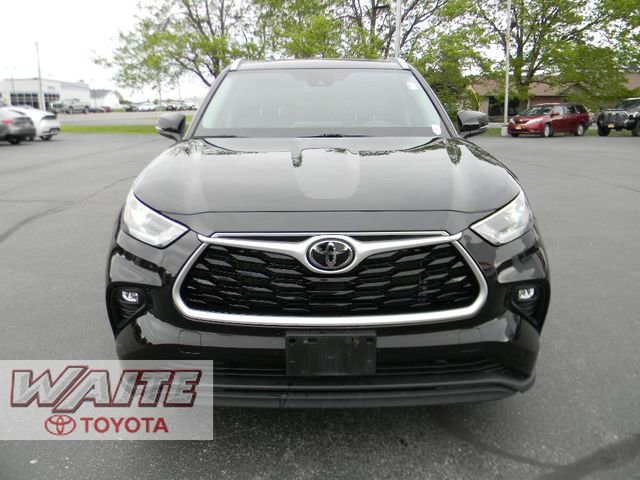 Used 2021 Toyota Highlander XLE AWD/4WD image 6