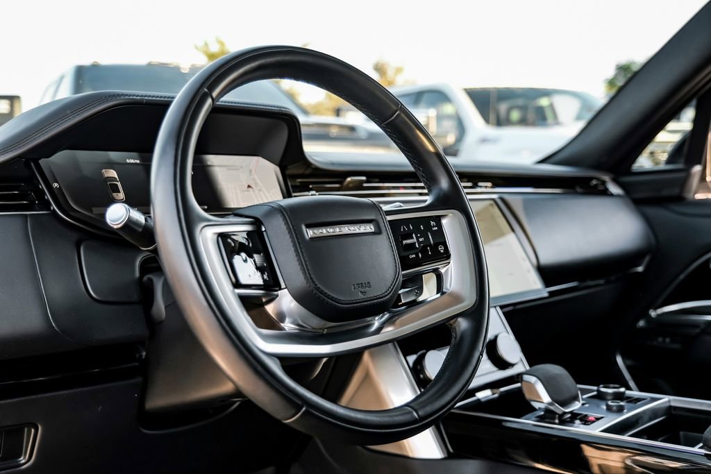 Used 2022 Land Rover Range Rover SE image 11