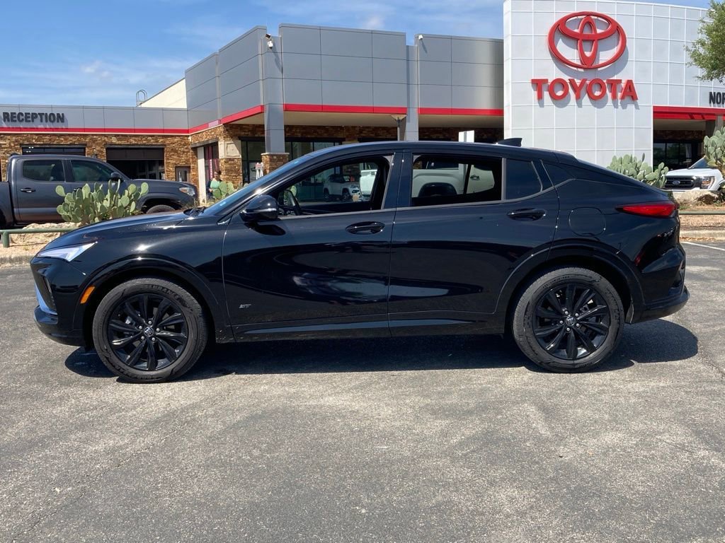 Used 2025 Buick Envista Sport Touring image 6