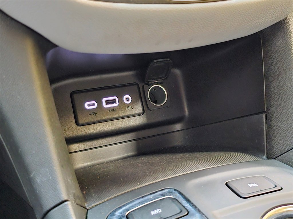 Used 2023 Chevrolet Equinox LT w/ Driver Convenience Package image 26