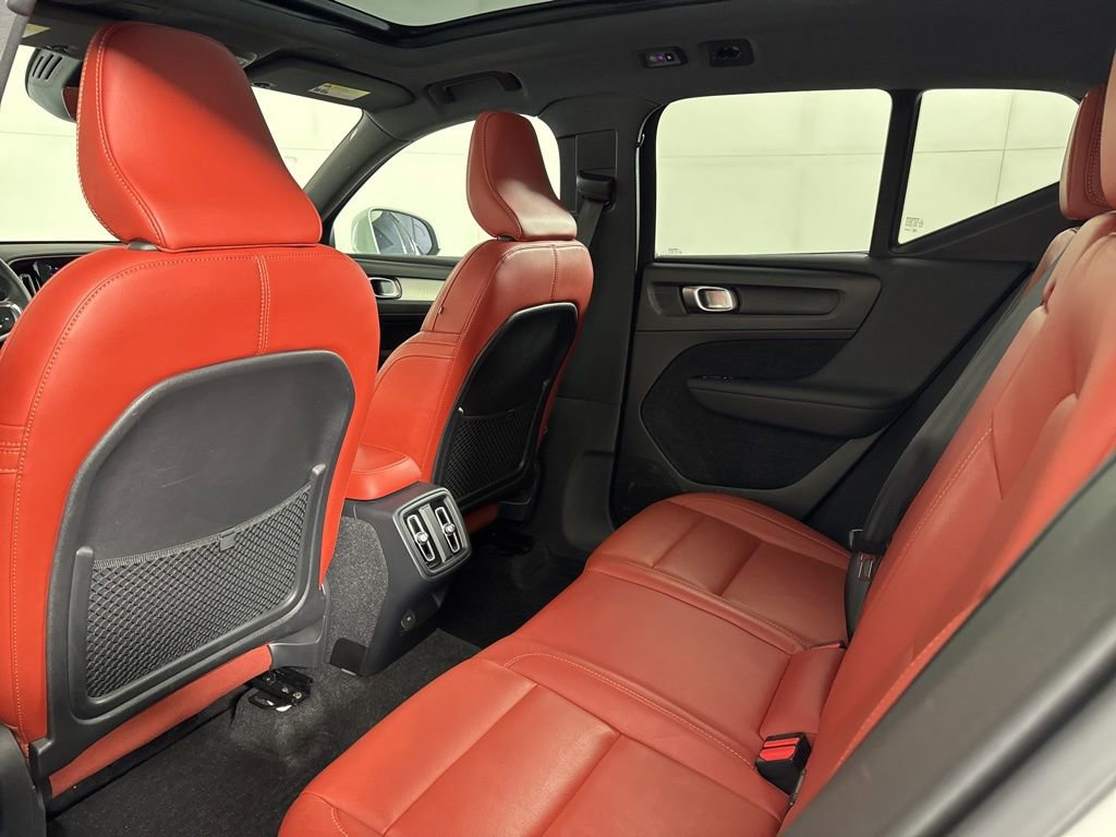 Used 2019 Volvo XC40 T5 Momentum image 21