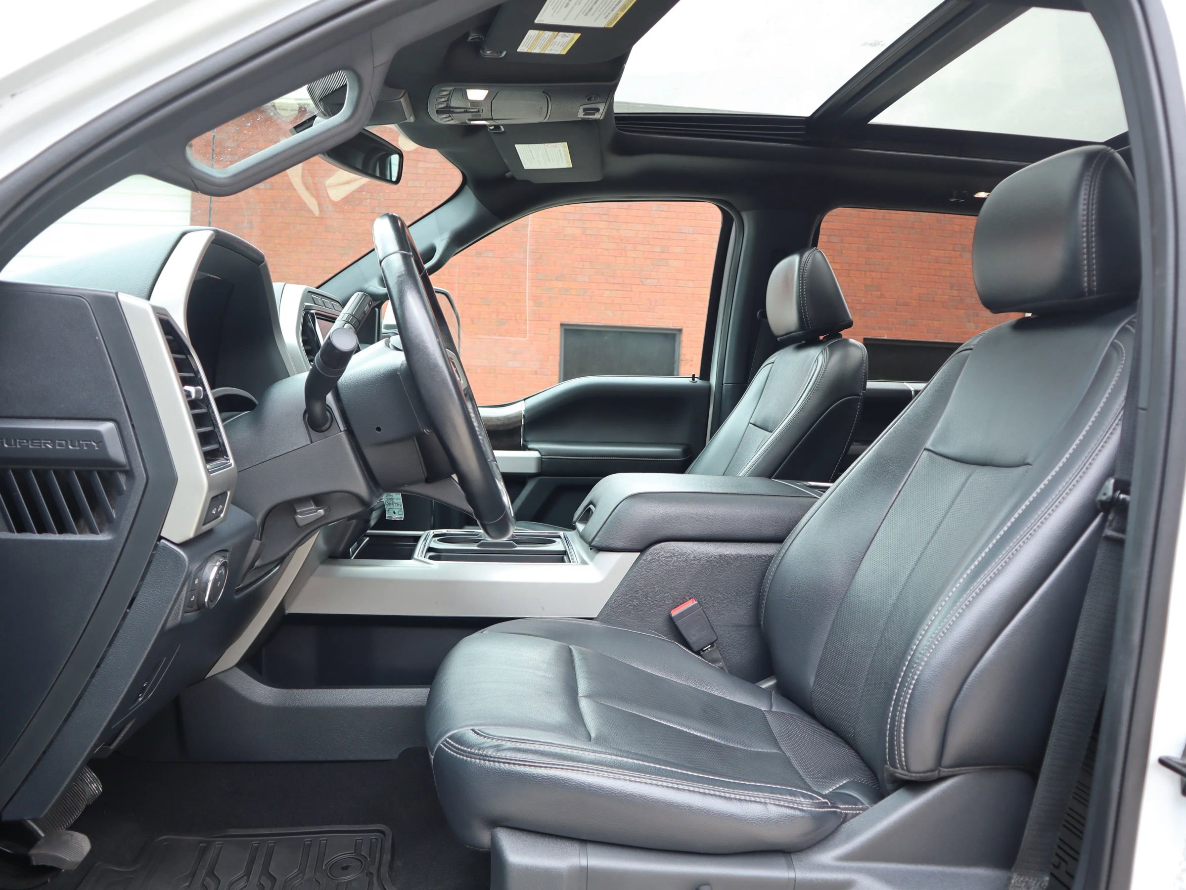 Used 2022 Ford F350 Lariat w/ Tremor Off-Road Package image 25