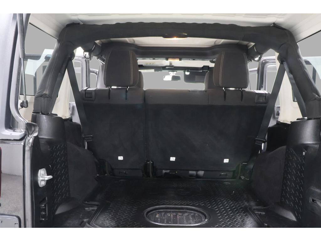 Used 2018 Jeep Wrangler Unlimited Sahara w/ Connectivity Group image 25