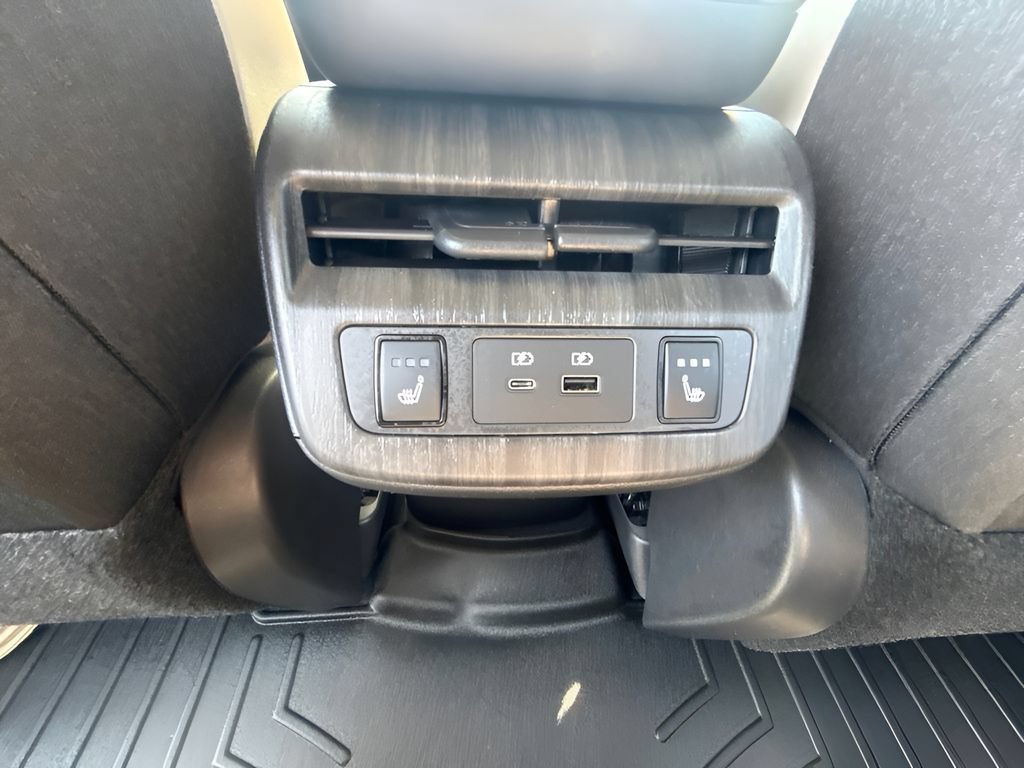 Used 2024 Nissan Ariya AWD image 9